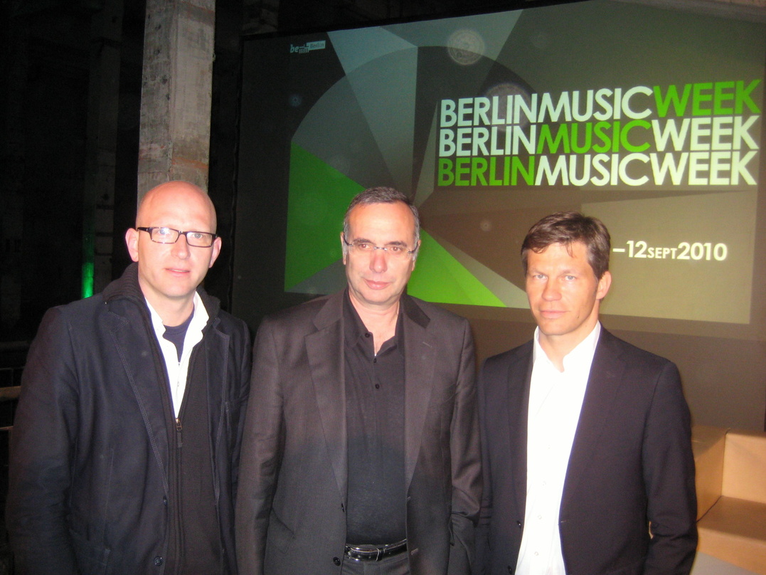 Wollen die internationale Ausstrahlung der Musikmetropole Berlin ausbauen (v.l.n.r.): Moritz van Dülmen (Geschäftsführer Kulturprojekte Berlin), Senator Harald Wolf und Universal-Deutschla...