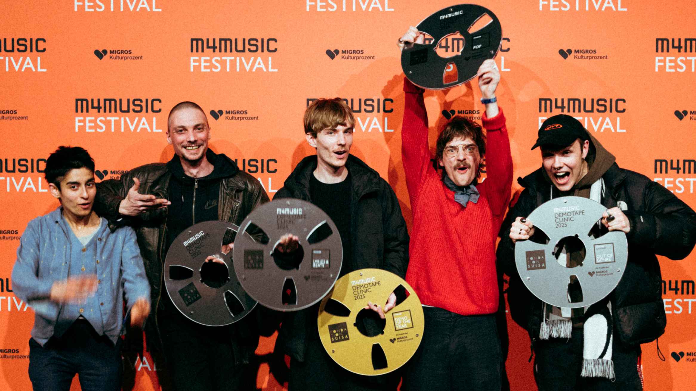 Freuen sich über das "Demo Of The Year" (von links): das Duo Eckhart, Tom D., Laurel Bloom und Polarbæren.