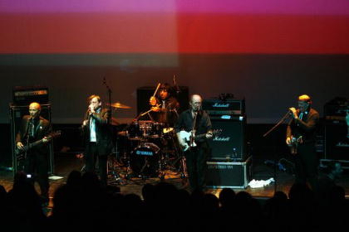 Punk-Urväter in der Volksbühne: The Monks