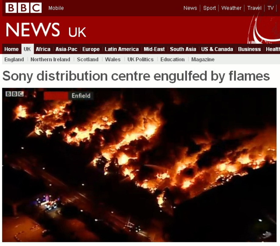 Brannte nieder: Der Sony-DADC-Standort in London (Screenshot: BBC News)