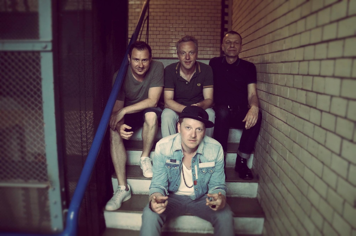 Meldet sich mit neuem Team zurück: Nico Suave (vorn) mit (hinten, von links) Sascha Stadler (voll:kontakt), Konrad von Löhneysen (Embassy of Sound and Media) und Peer Kurrer (Marketing Söl...