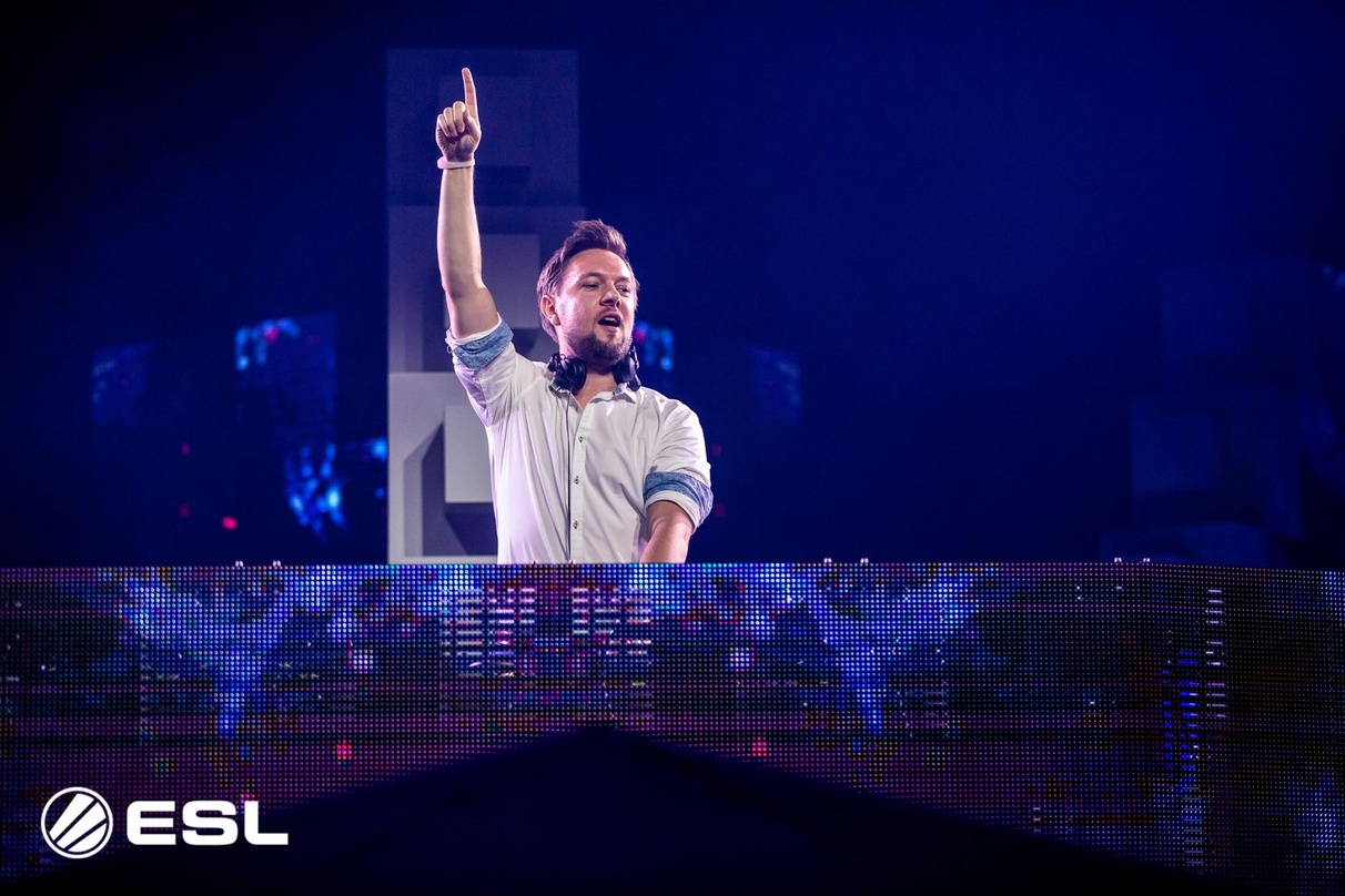 Live auf der Bühne: der unter dem Namen TheFatRat aktive Produzent Christian Büttner beim ESL-One-Turnier in Hamburg