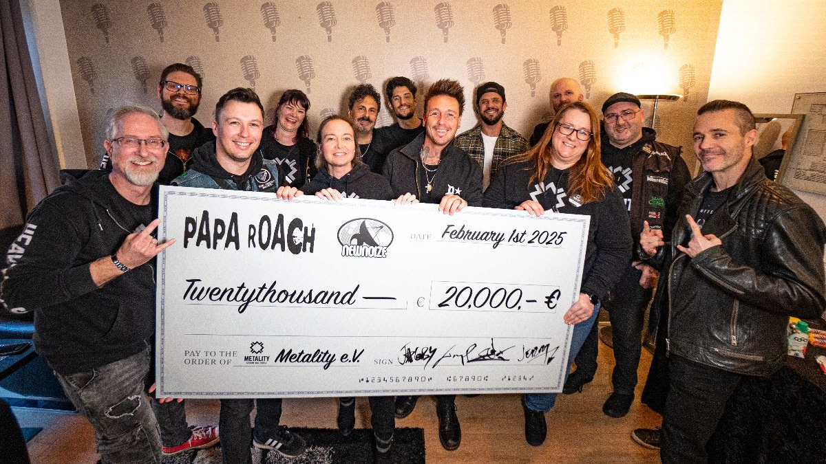In Düsseldorf: Papa Roach und der Verein Metality.