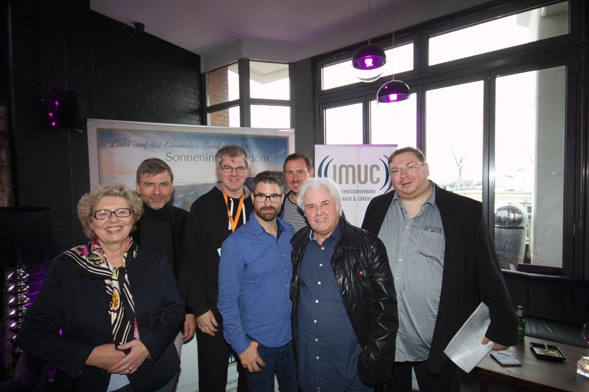 Bei der sechsten IMUC-Reception im Elbwerk (von links): Karin Heinrich, Wolfgang Weyand (beide IMUC), Dietmar Schwenger (MusikWoche), Patrick Oginski, Sascha Stadler und Louis Spillmann (a...