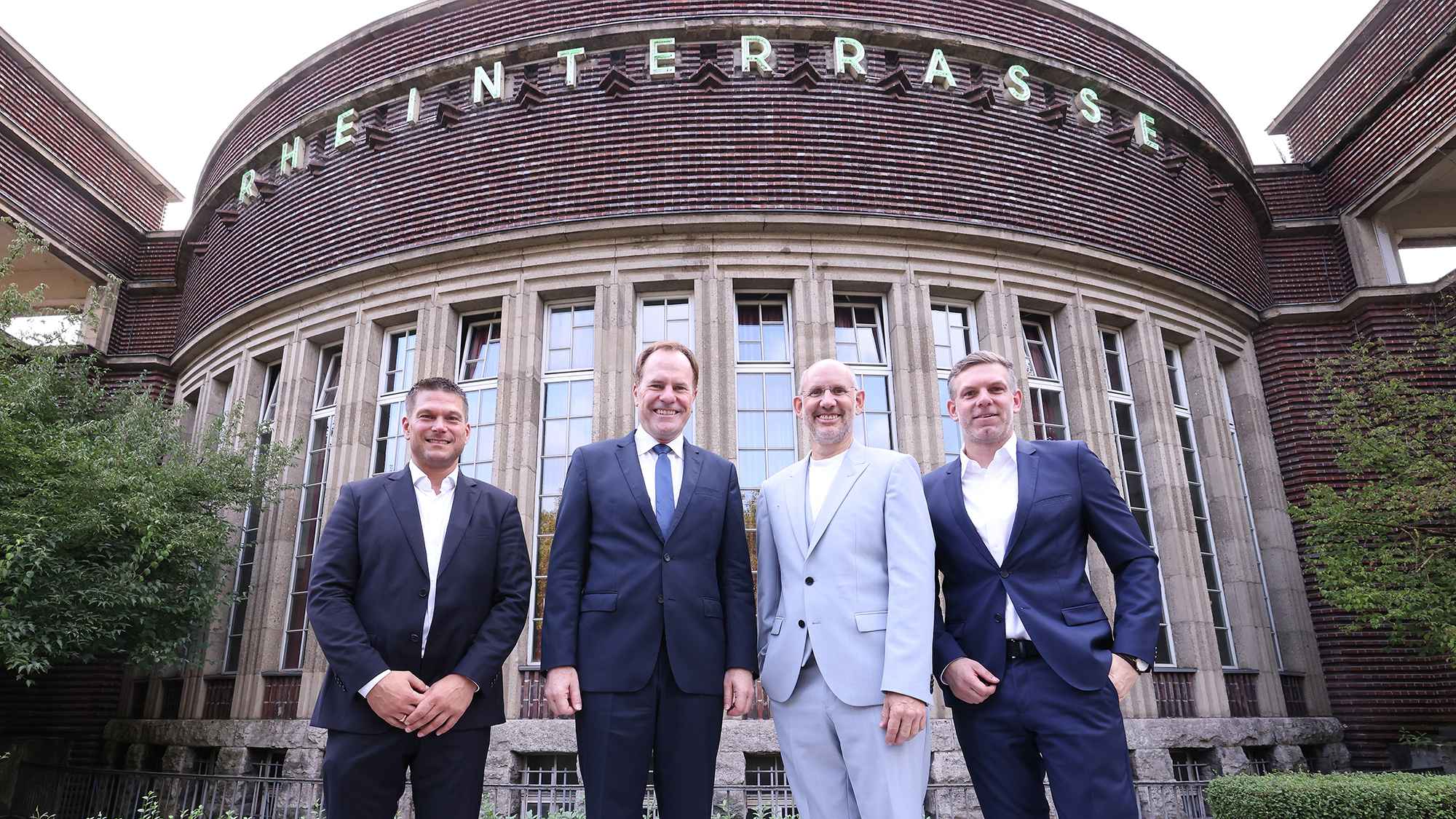 Wollen die Rheinterrasse Düsseldorf neu ausrichten (von links): Christian Poschmann (Executive Director Corporate Events D.Live), Oberbürgermeister Stephan Keller, D.Live-Geschäftsführer M...