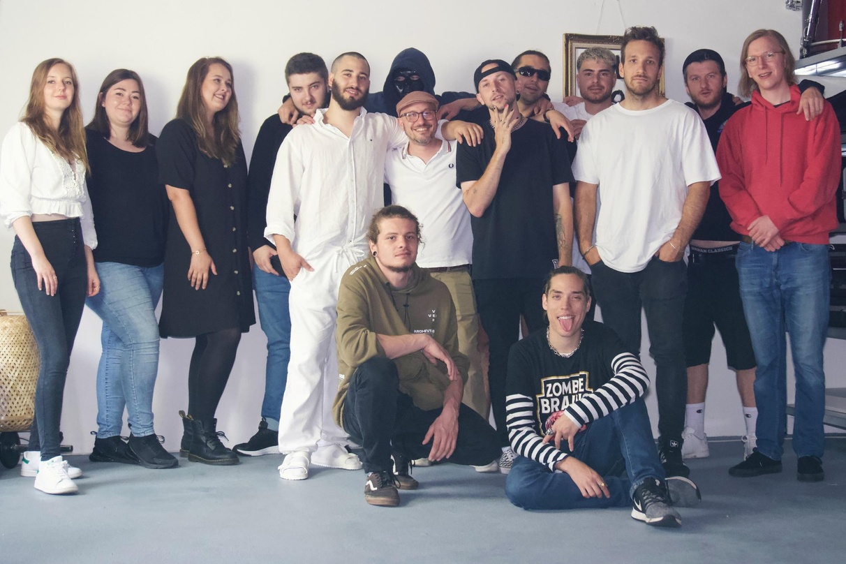Kreativ vereint in Sachen Goa-Rap: das Team des Songwriting Camps