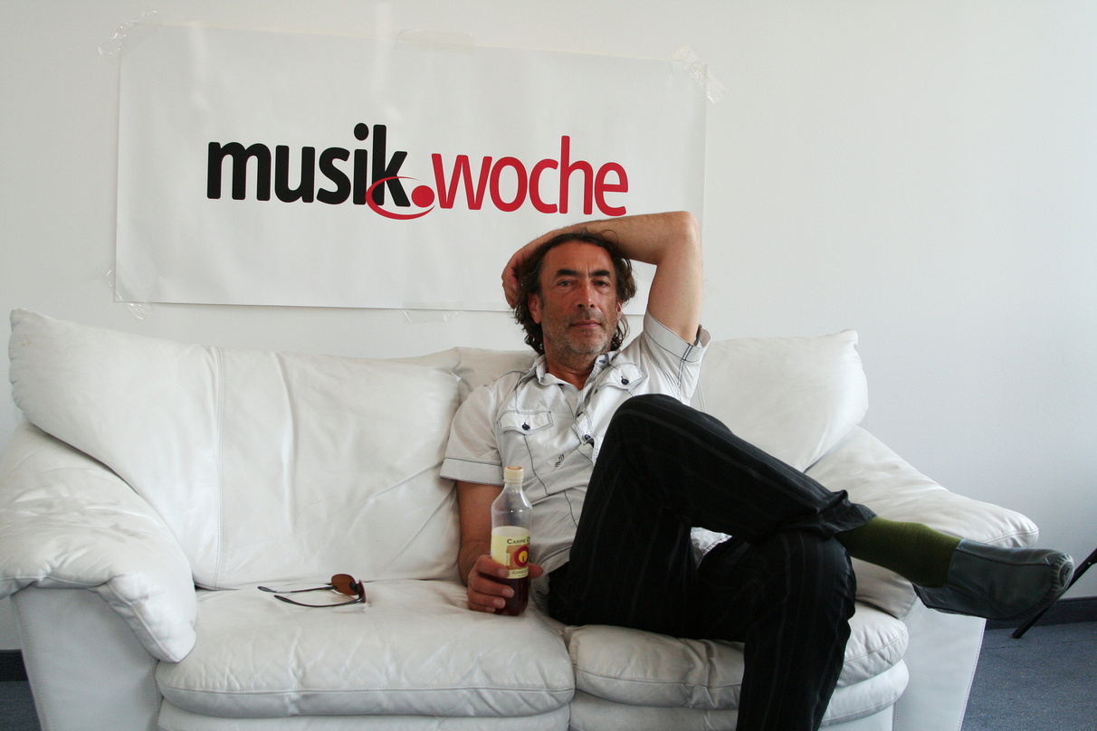 Sprach auf der MusikWoche-Couch nicht nur über seine neue CD, "Entwederundoder", sondern auch über geschäftliche Angelegenheiten: Hubert von Goisern