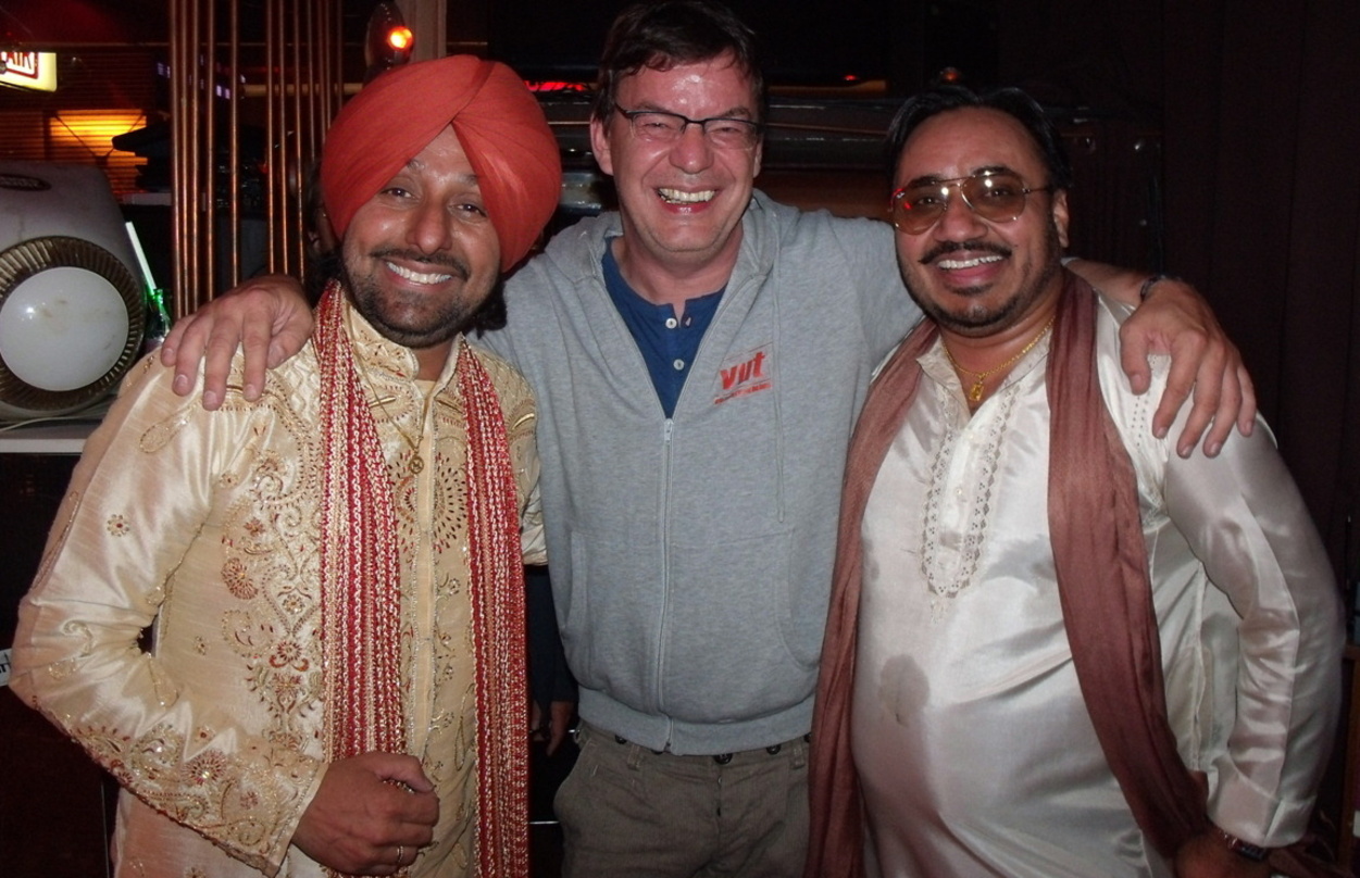 Bei der Verleihung der Goldenen Indieaxt sorgte das Duo Lovely & Monty für Bollywood-Flair. Die beiden Inder, die ihr Geld als Taxifahrer in Hamburg verdienen, präsentierten ihren Bollywoo...
