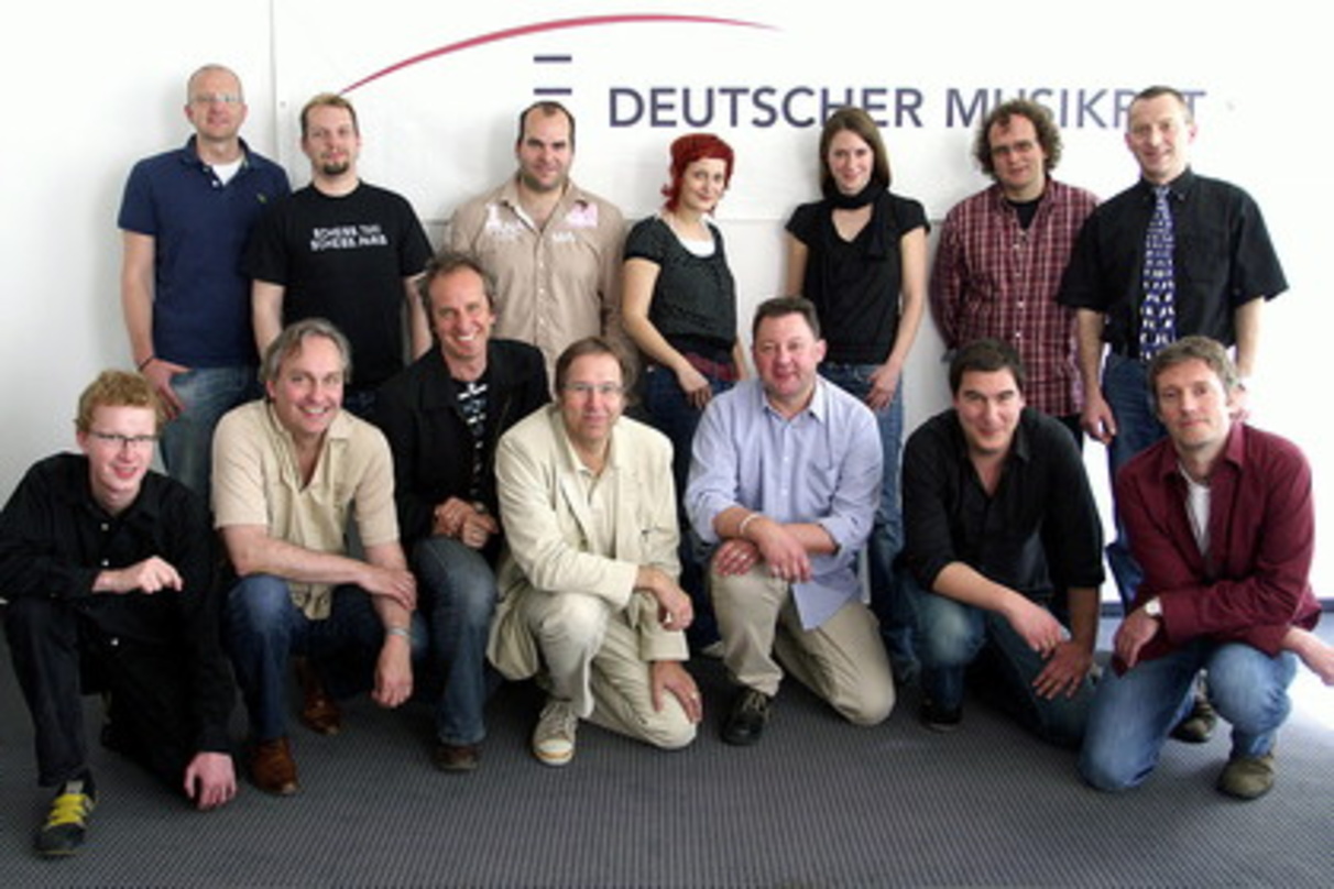 Ernannte fünf Auserwählte: Die PopCamp-Jury||Stehend (v.l.n.r.): Axel Erler, Eric M. Landmann, Henning Rümenapp, Diane Weigmann, Swantje Weinert, Peter Weniger und Projektleiter Michael Te...