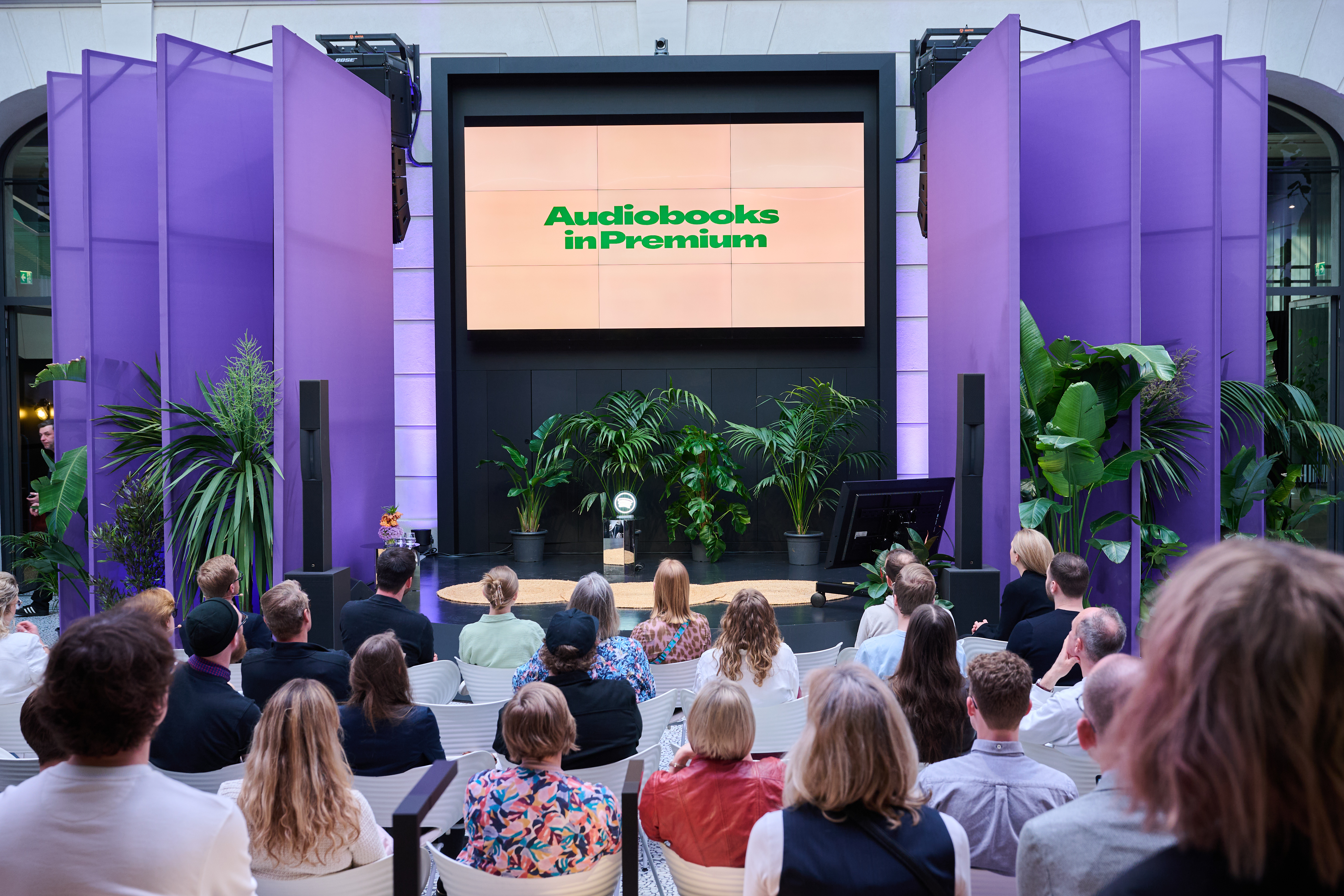 Startschuss in Berlin: Spotify lud Mitte April zur Vorstellung seiner erweiterten Hörbuchaktivitäten zu einem kleinen Branchentreff, drei Monate später macht der Streamingdienst nunmehr Ur...