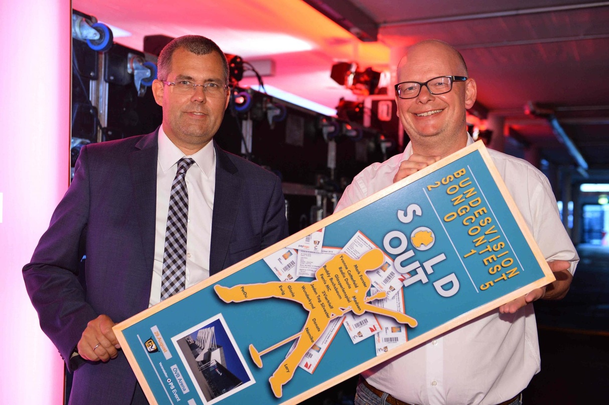 Bei der Awardübergabe: Jörg Grabosch (rechts) mit Peter Rengel