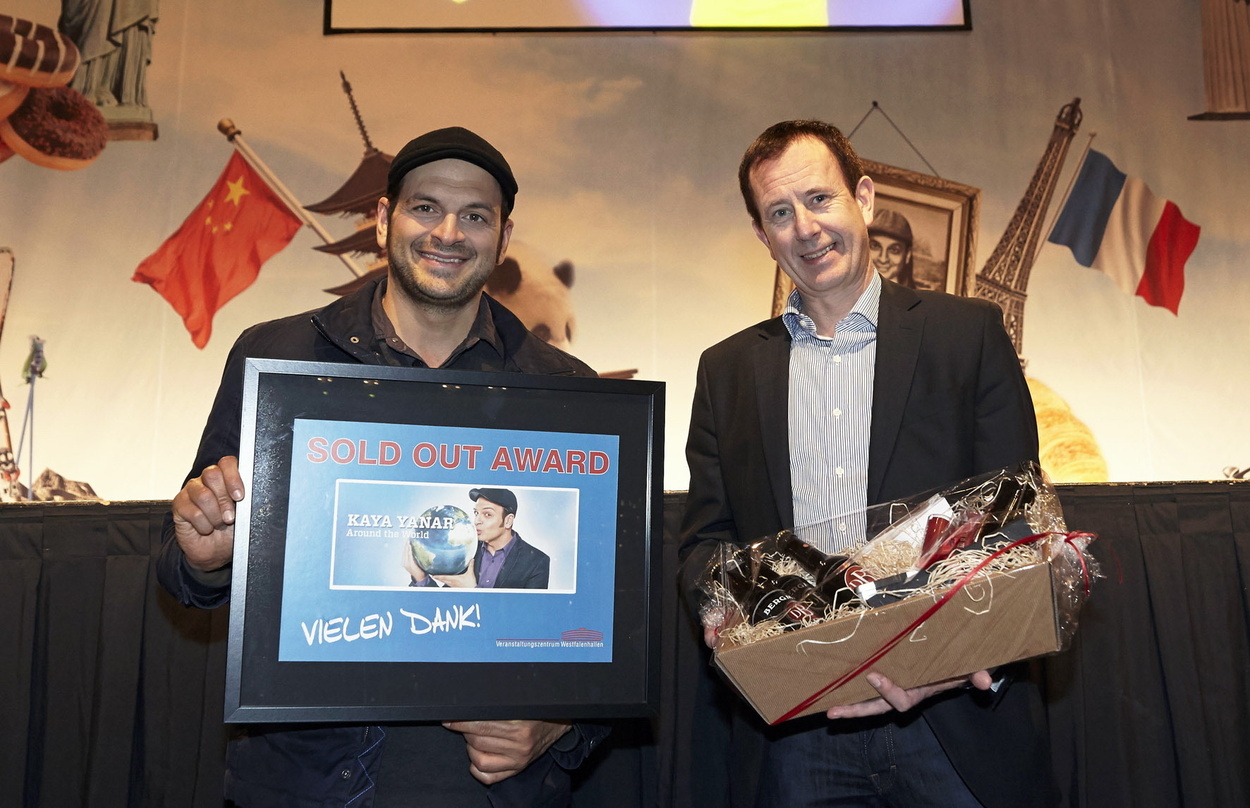 Bei der Verleihung: Jochen Meschke (rechts) mit Kaya Yanar und ...