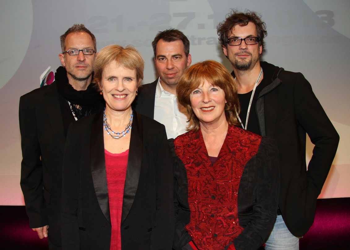 Gaben im Gloria Theater den Startschuss zur zehnten Ausgabe von SoundTrack_Cologne (vorn): die Oscar-prämierte Komponistin Rachel Portman (links) und Kölns Bürgermeisterin Angela Spizig mi...