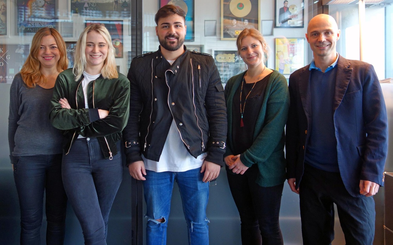 Freuen sich auf die Zusammenarbeit (von links): Karina Poche (Director Business & Legal Affairs Sony/ATV), Henrike Blome (Junior A&R Sony/ATV), Nico Chiara, Sarah Schneider (Senior Reperto...
