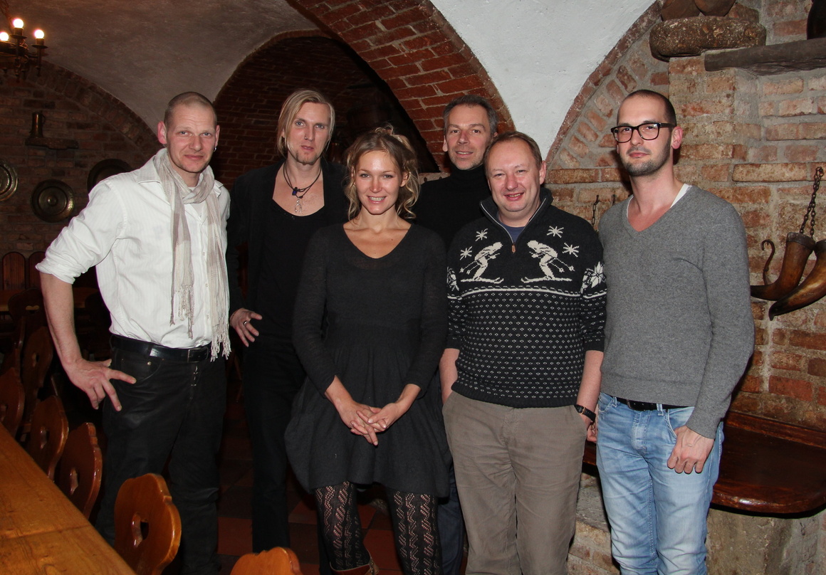 In dem mittelalterlichen Münchner Restaurant Welser Kuche stießen Koch Universal, die Band Faun und ausgewählte Journalisten am Abend des 4. Februar standesgemäß auf den Chartseinstieg des...