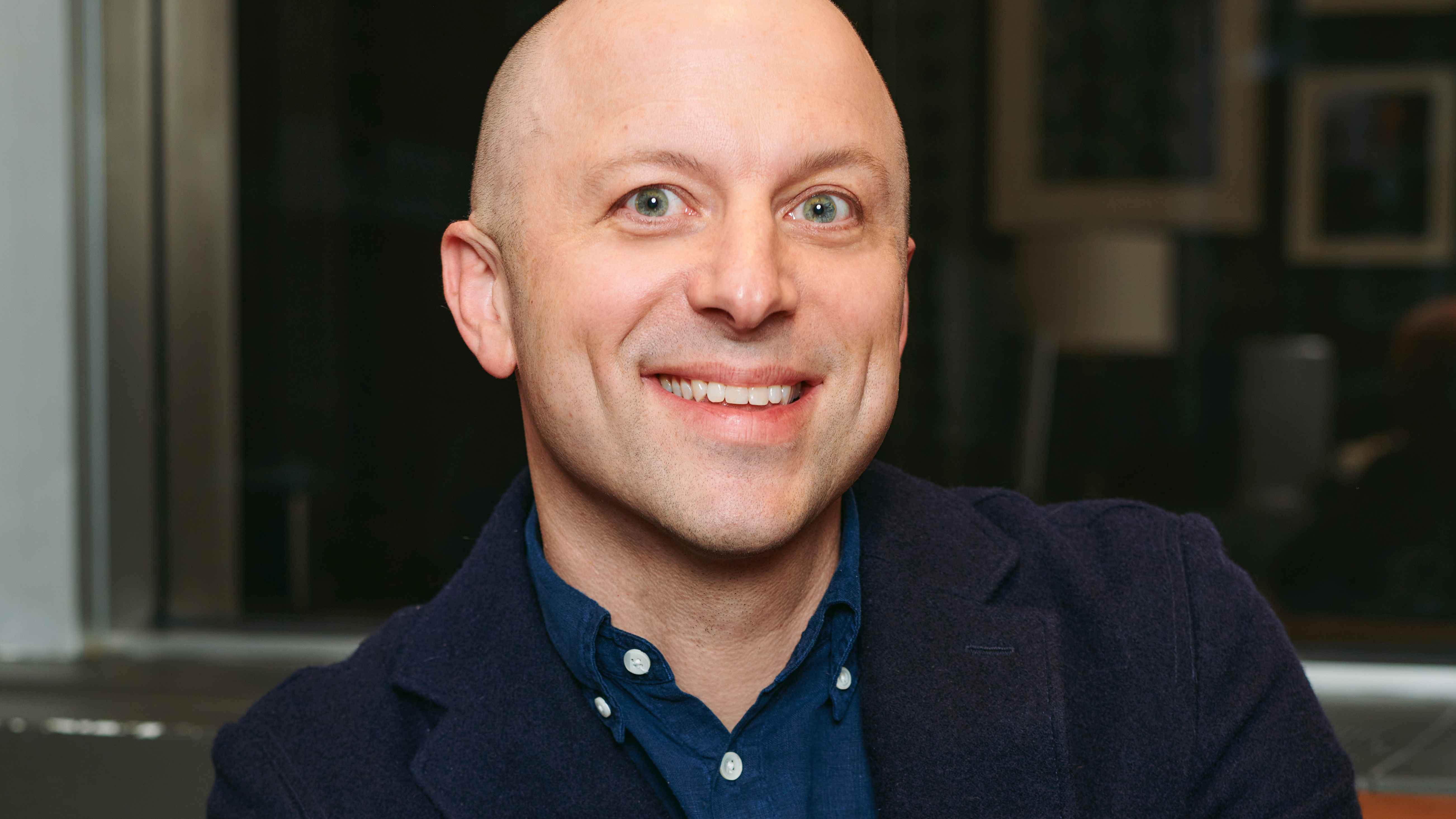 Wechselt von Warner zur Major-Konkurrenz bei Universal: James Steven (Executive Vice President & Chief Communications Officer).
