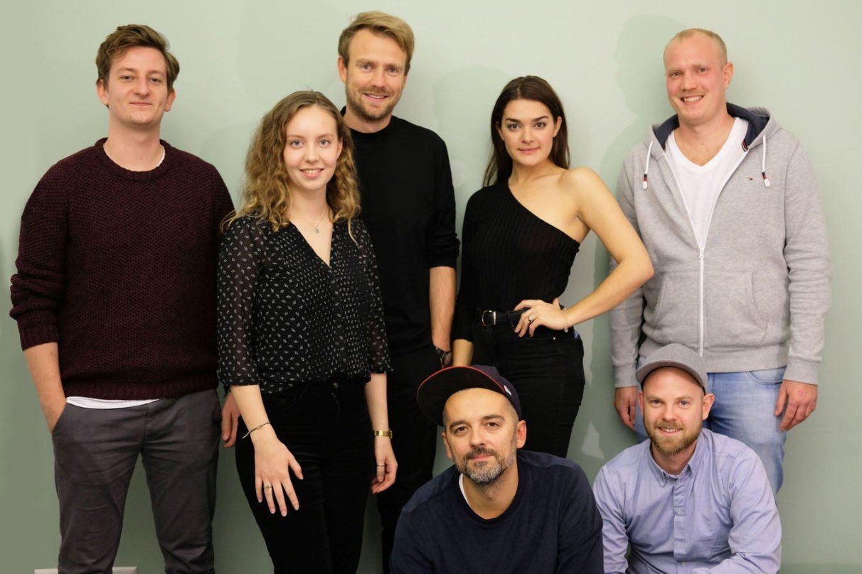 Freuen sich auf die künftige Zusammenarbeit (von links): Nepomuk Kähler (Songwriter Manager Neubau Music Publishing), Anna-Helene Römer (Trainee Neubau Music Publishing), Julian Butz (Gesc...