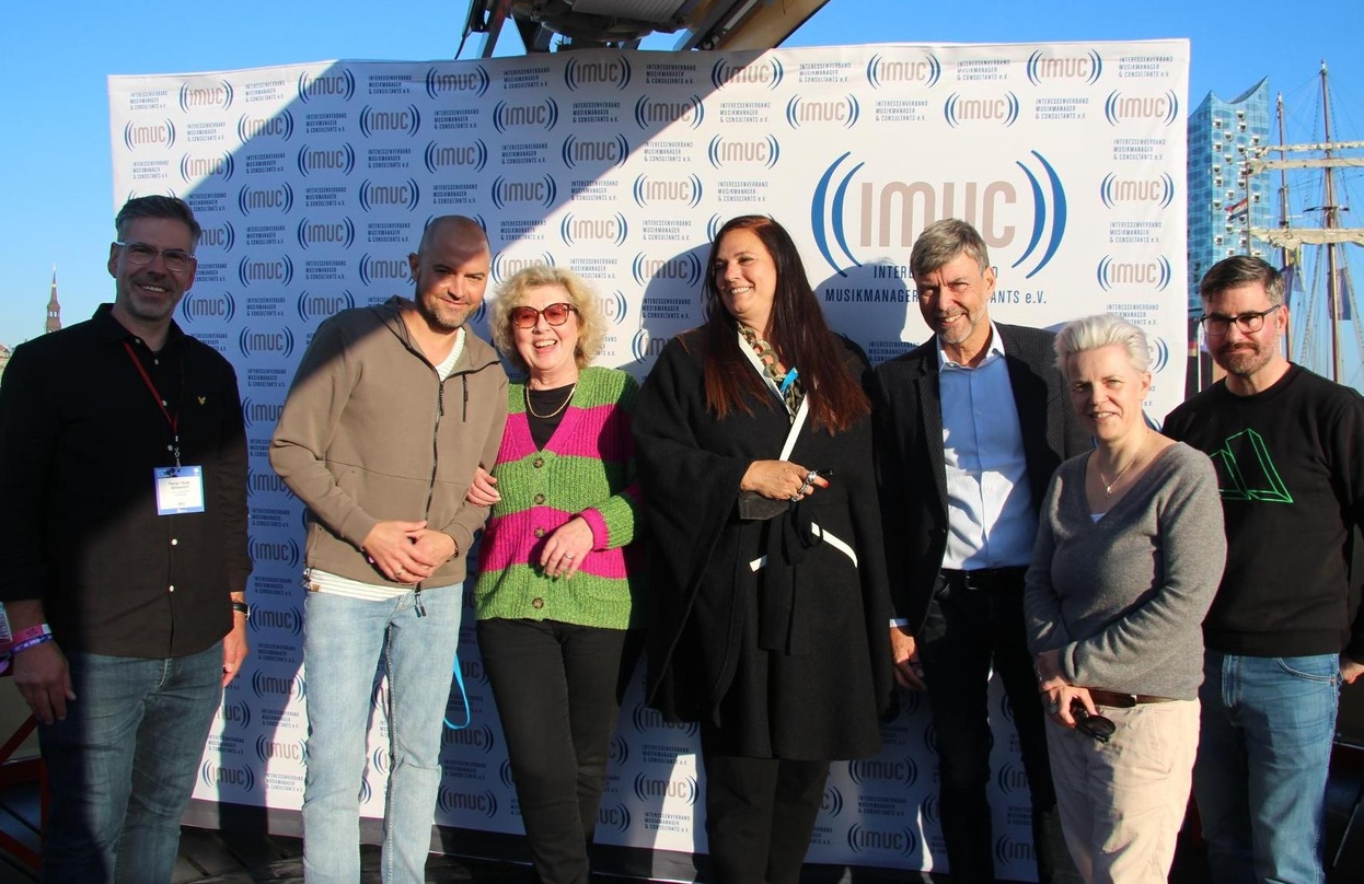 Feierten auf dem Feuerschiff: die IMUC-Vorstandsmitglieder (von links): Florian Böhlendorf, Timo Holstein, Karina Heinrich, Tessy Schulz, Wolfgang Weyand, Kleopatra Tümmler und Patrick Ogi...