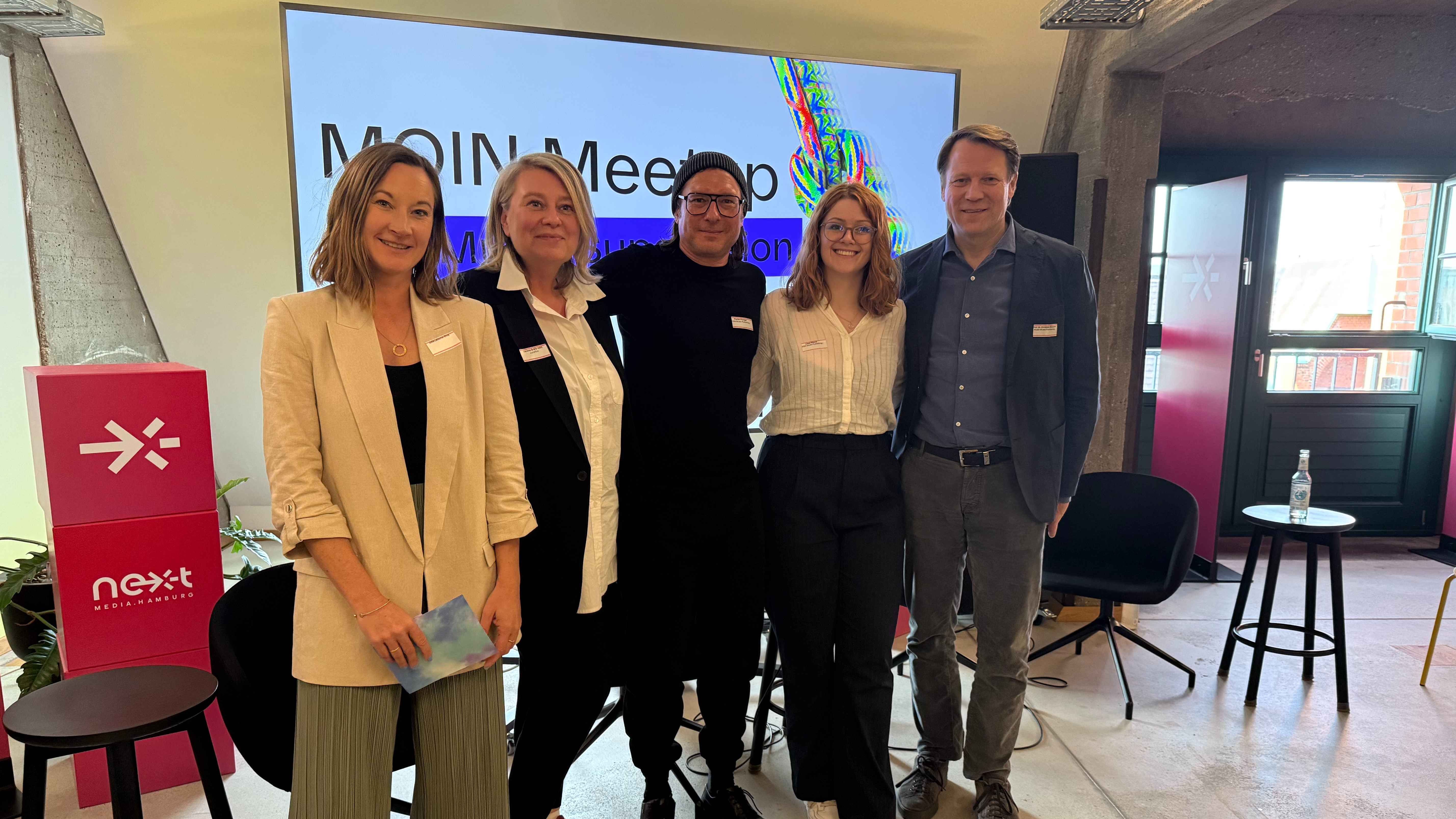 Trafen sich in Hamburg (von links): Julia Labonte-Stoy (Moderatorin), Verena Graefe-Hoeft (Junafilm), Florian Prengel, Luisa Rösner und Christian Baierle (alle Roba Music Publishing).