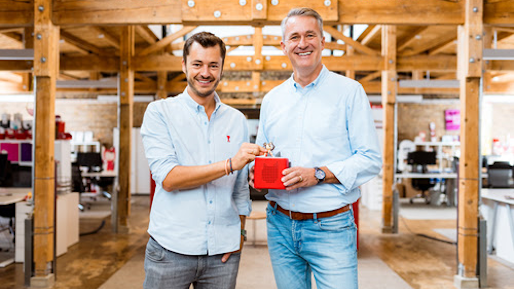 Stellten sich für eins ihrer womöglich letzten gemeinsamen offiziellen Fotos zusammen: Jan Middelhoff (scheidender CFO, links) mit Tobias Wann (CEO, beide Tonies).