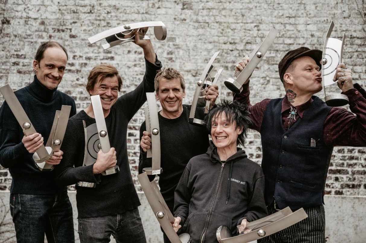 Holten ihre Echos aus der Vitrine: Die Toten Hosen um (von links) Breiti, Campino, Andi, Vom und Kuddel