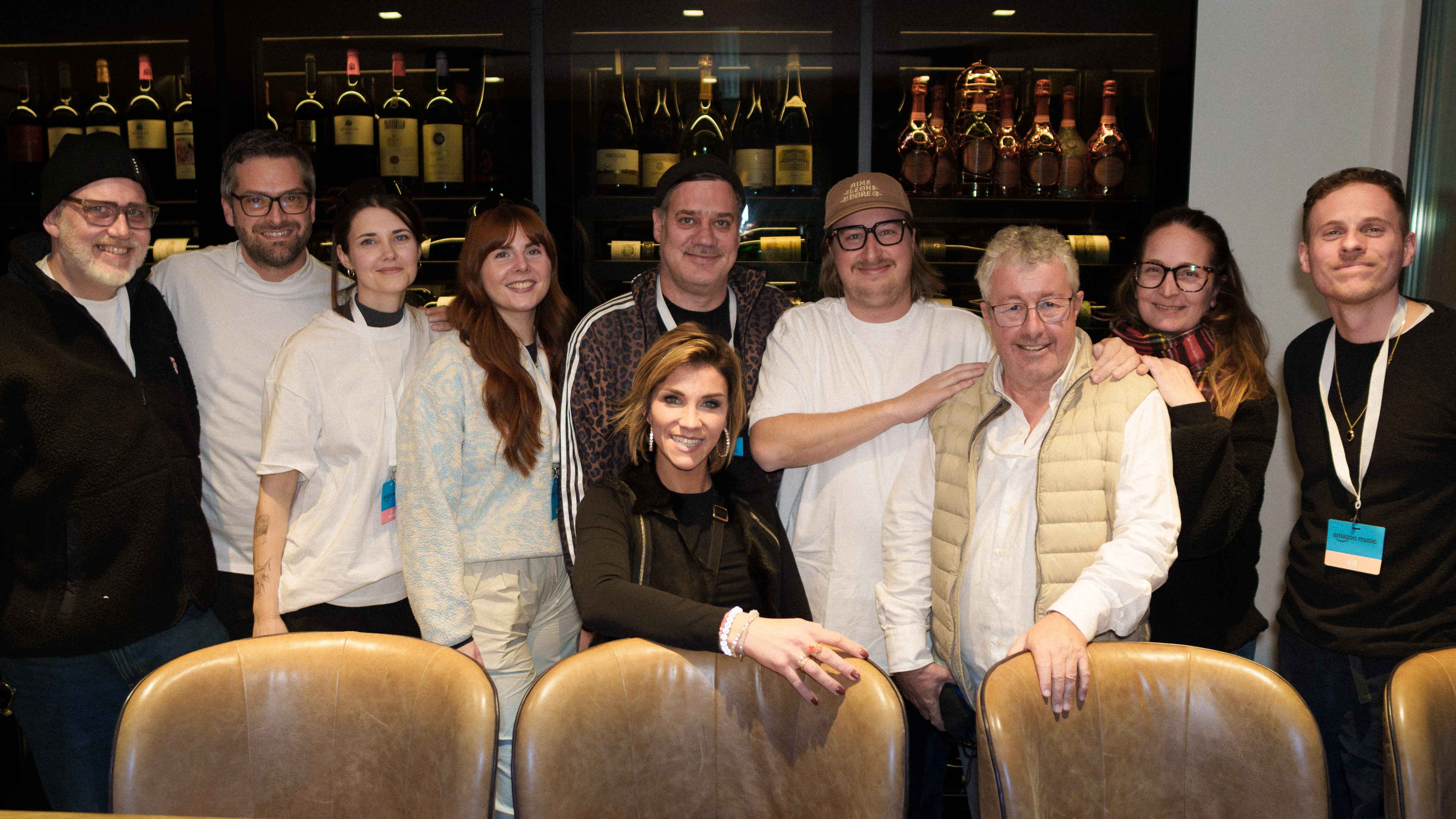 Trafen sich bei einer Hüttenparty (von links): Marco Lorbach (President Label & A&R Madizin Music/Believe), Raimund Weinberger (Prokurist), Sophie Mayr (Senior Content Manager Amazon Music...