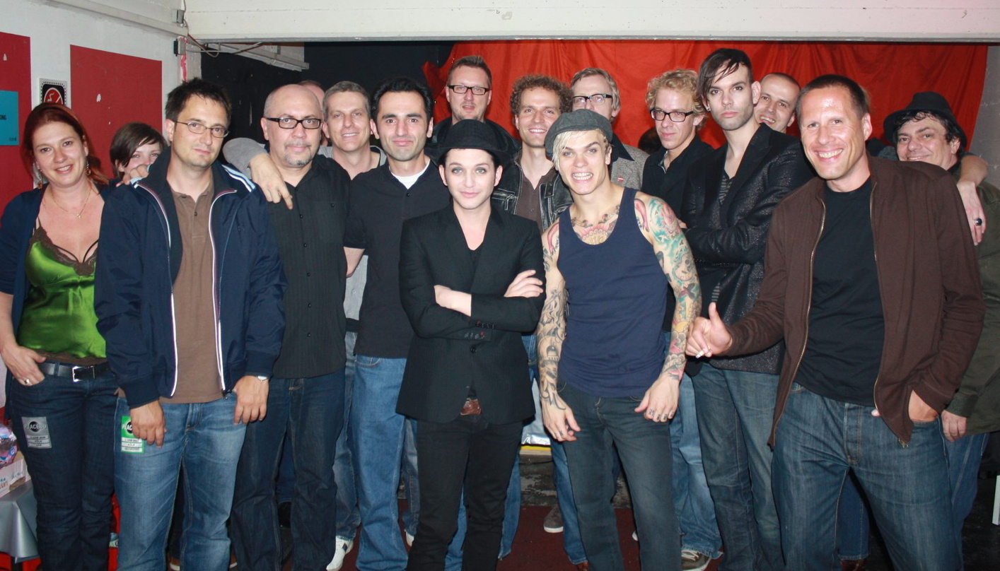 Voller Vorfreude auf die anstehende Veröffentlichung: Placebo (M.) unter Mitarbeitern von PIAS, Rough Trade, GoodToGo und 1Live
