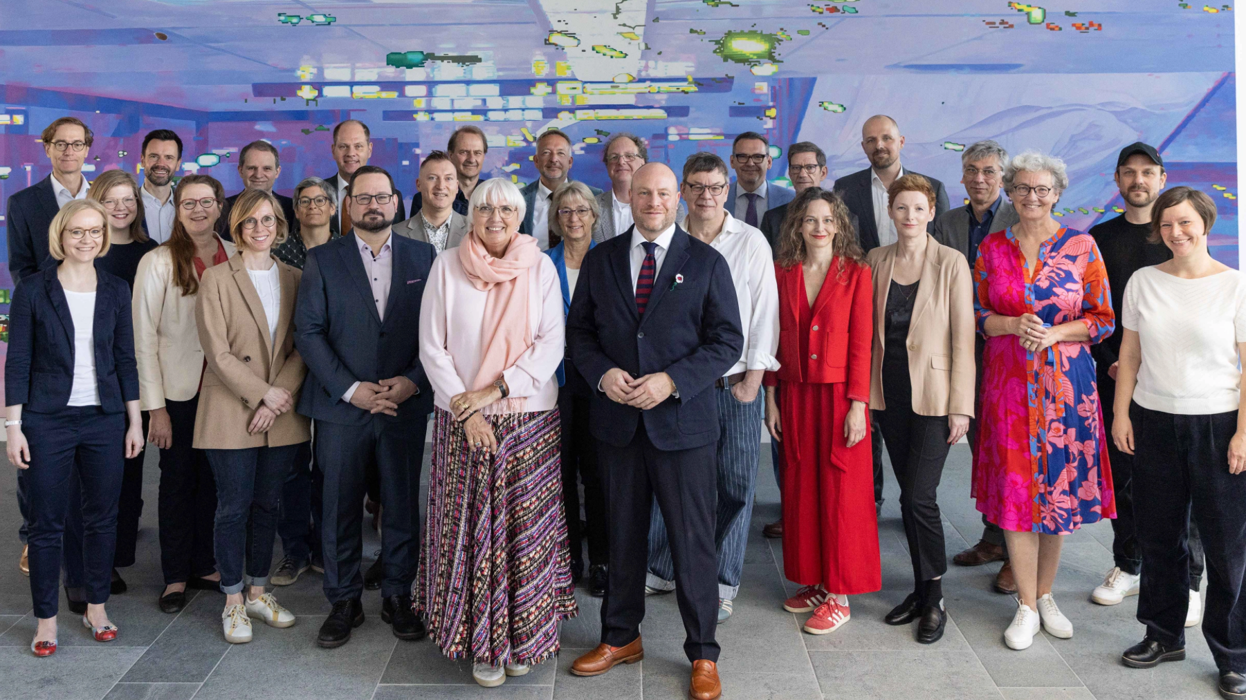 6e91f68e c673 4487 9059 e78414fed8e5 Konstituierte sich kürzlich im Bundeskanzleramt: der Beirat der Green Culture Anlaufstelle mit Claudia Roth (vorn) und Jacob Sylvester Bilabel (rechts neben Claudia Roth).