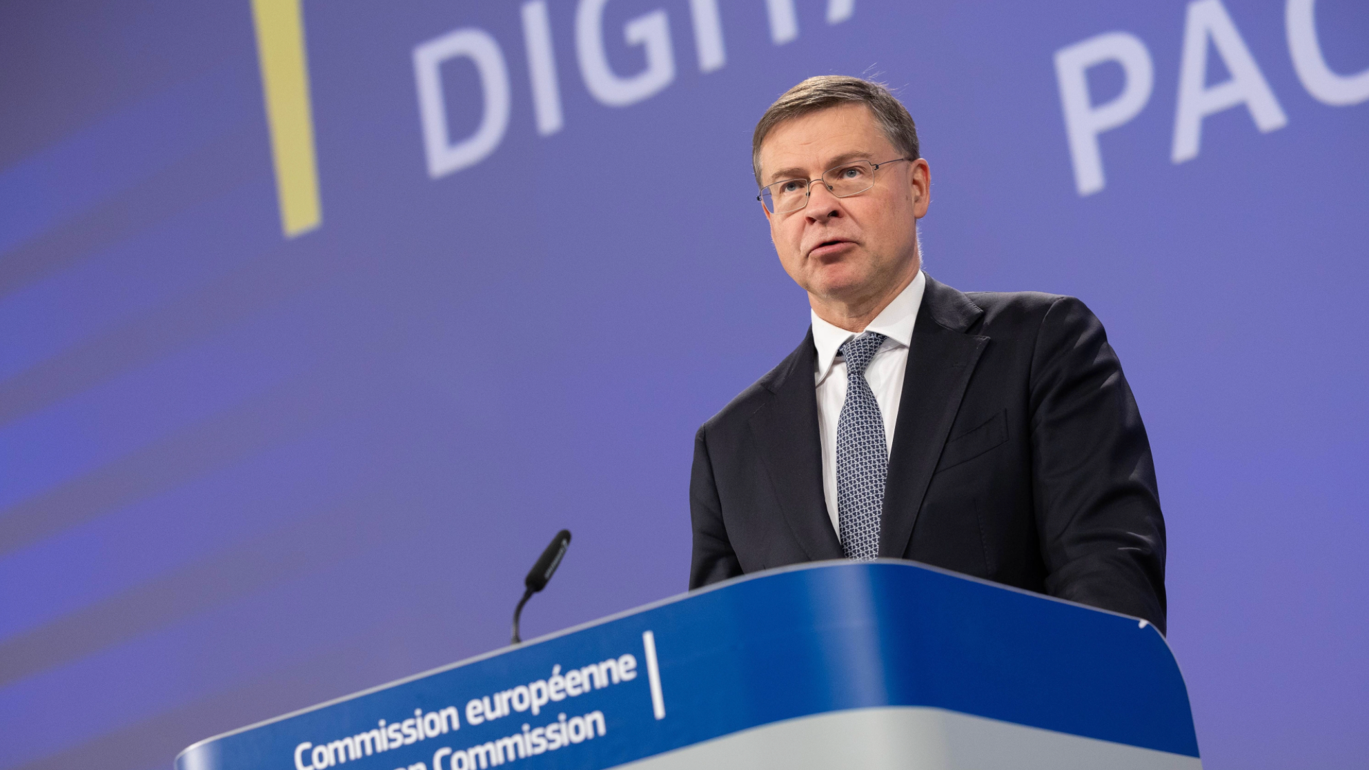 6ec9b3ee 9928 4a78 849e 2078a45464c4 Hat die Übernahme von Downtown Music durch Universal Music genehmigt: Valdis Dombrovskis, der lettische Wirtschaftskommissar der Europäischen Kommission.