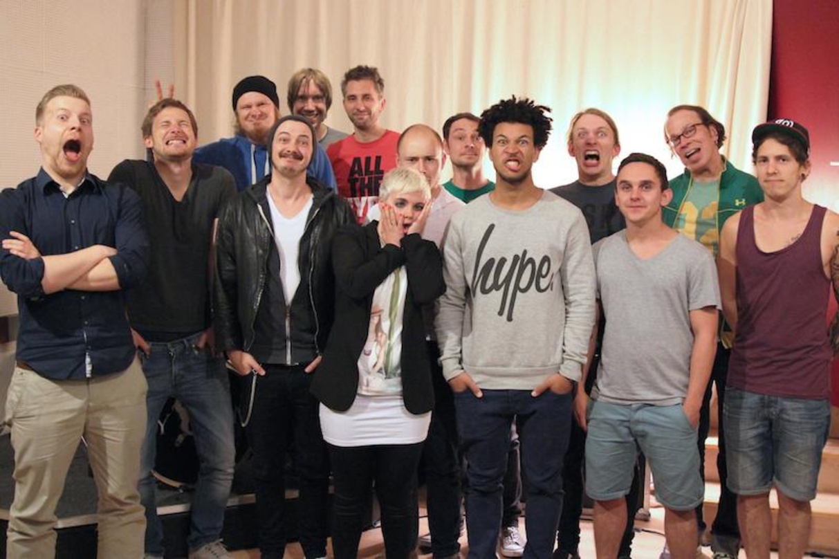 Beim Songwriting-Event (von links): die Autoren Benjamin Lawrenz, Eike Freese, Alex Dietz, Christoph Hassel, Justin Balk, Bernd Klimpel, Elzbieta Steinmetz, Janik Riegert, Christoph Hessle...