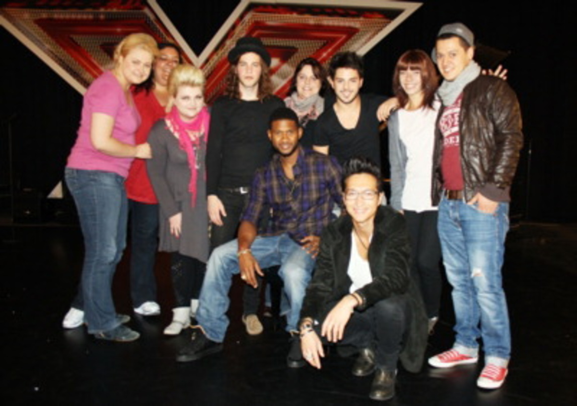 Besuchte die "X Factor"-Teilnehmer: der Sänger Usher (M.)