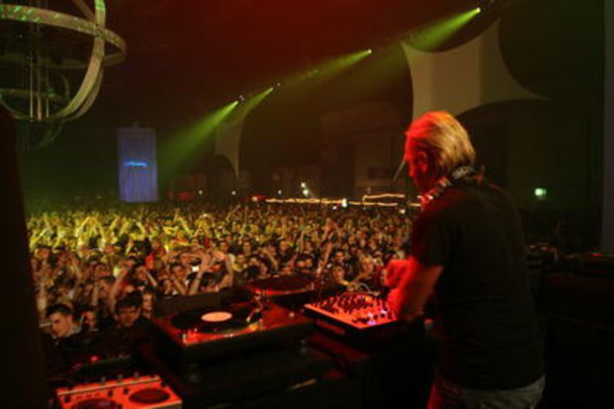 Heizt beim TDK Time Warp ein: Sven Väth