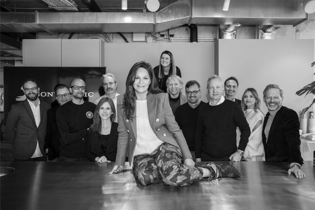 Bleiben Partner (von links): Philipp Mergenthaler (Geschäftsführer Bergrecords), Jörg Wolf (Fashion-Stylist), Patrick Mushatsi-Kareba (CEO Sony Music Entertainment GSA), Julia Heinrich (Se...