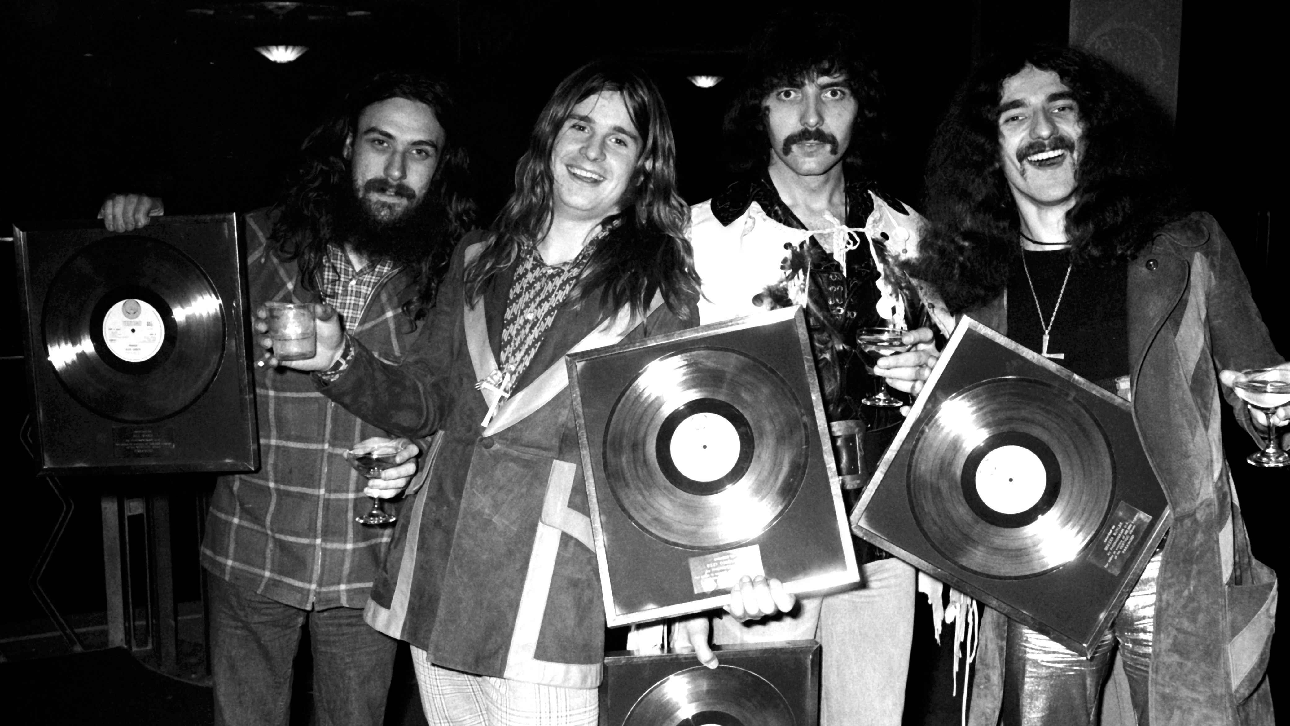 Drei Jahre nach dem Release des Albums "Paranoid" aus dem Jahr 1970, das nun wieder die Charts entert: Black Sabbath.