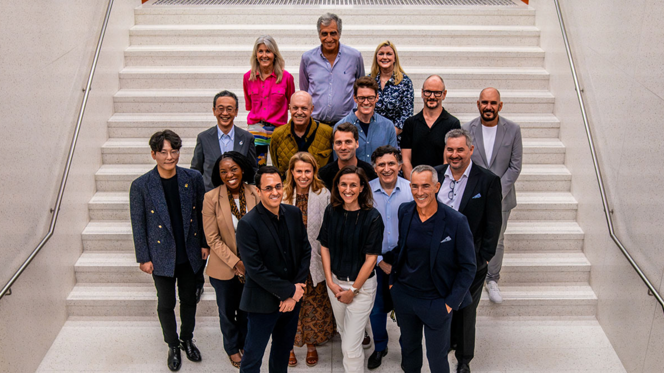 Kamen in Sydney zusammen: die Mitglieder des CISAC-Vorstands mit (vorn, von links) Gadi Oron (CISAC), Jennifer Brown (SOCAN) und Dean Ormston (APRA AMCOS) sowie unter anderem Cecile Rap-Ve...