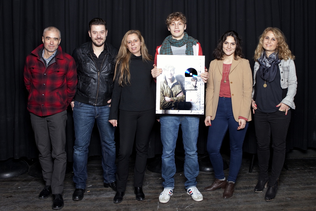 Freuten sich über Schweizer Edelmetall: Sony Music und Tim Bendzko||Im Umfeld seines ausverkauften Auftritts im Palais X-Tra in Zürich überreichte Sony Music Schweiz dem Berliner Sänger de...