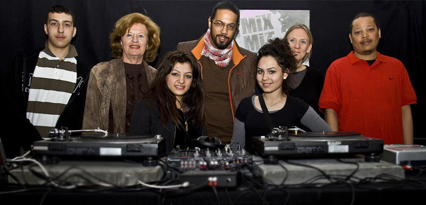 Stellten "mix mit" vor: (v.l.n.r.) Enes Sayim (Crossover), Dr. Cornelie Sonntag-Wolgast (Aktion Gemeinsinn), Aylin Mustafova, Samy Deluxe, Severina Hristova, Julia von Dohnanyi, DJ Vito (a...
