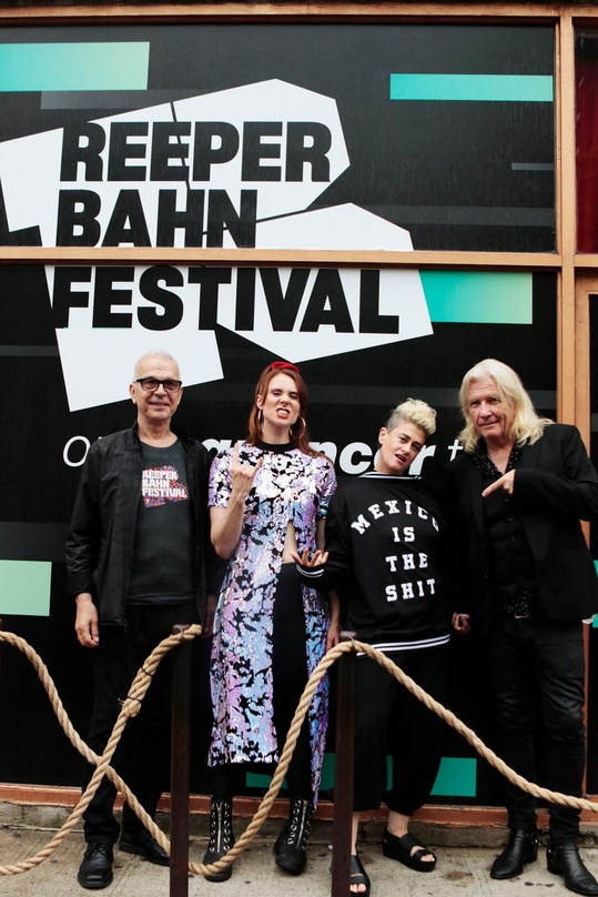Bei der Jury-Vorstellung bei der Reeperbahn Festival New York Edition (von links): Tony Visconti, Kate Nash, Peaches und Bob Rock