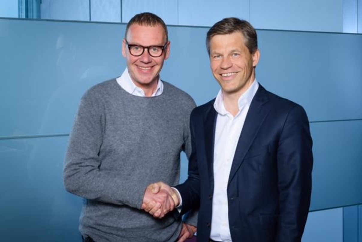 Ein Handschlag auf die Zukunft: Michael Kucharski (links) und Frank Briegmann