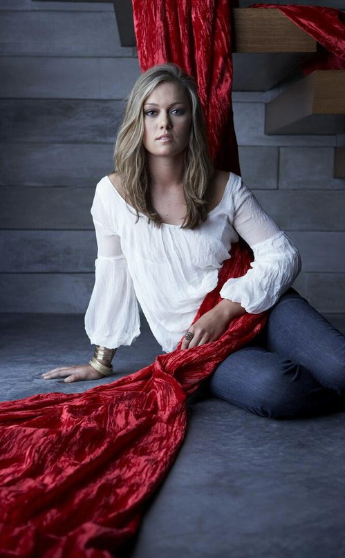 Dockt bei Hear Music an: Hilary McRae