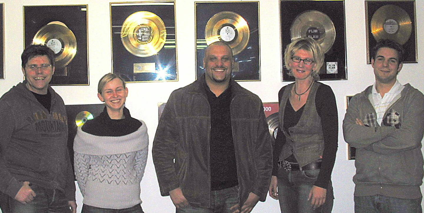"Traumhochzeit" (v.l.n.r.): Frank Haberland, Sandra Kalwellis, Ayman, Anja Becker und Cord Tinnemeyer||Freuen sich auf die "Traumhochzeit" (v.l.n.r.): Frank Haberland (A&R da music), Sandr...