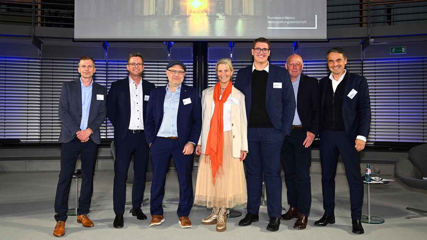 Vertreten den Verband für zwei Jahre (von links): Jens Langner, Alexander Ostermaier, Marcel Fery, Ellen Kamrad, Justus Benedikt Brand, Mike P. Heisel und Christian Eichenberger.