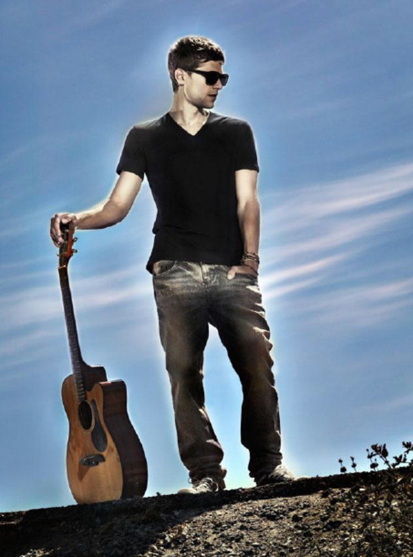 Veröffentlicht sein Debüt mit neo und Sony Music: Fabian Buch