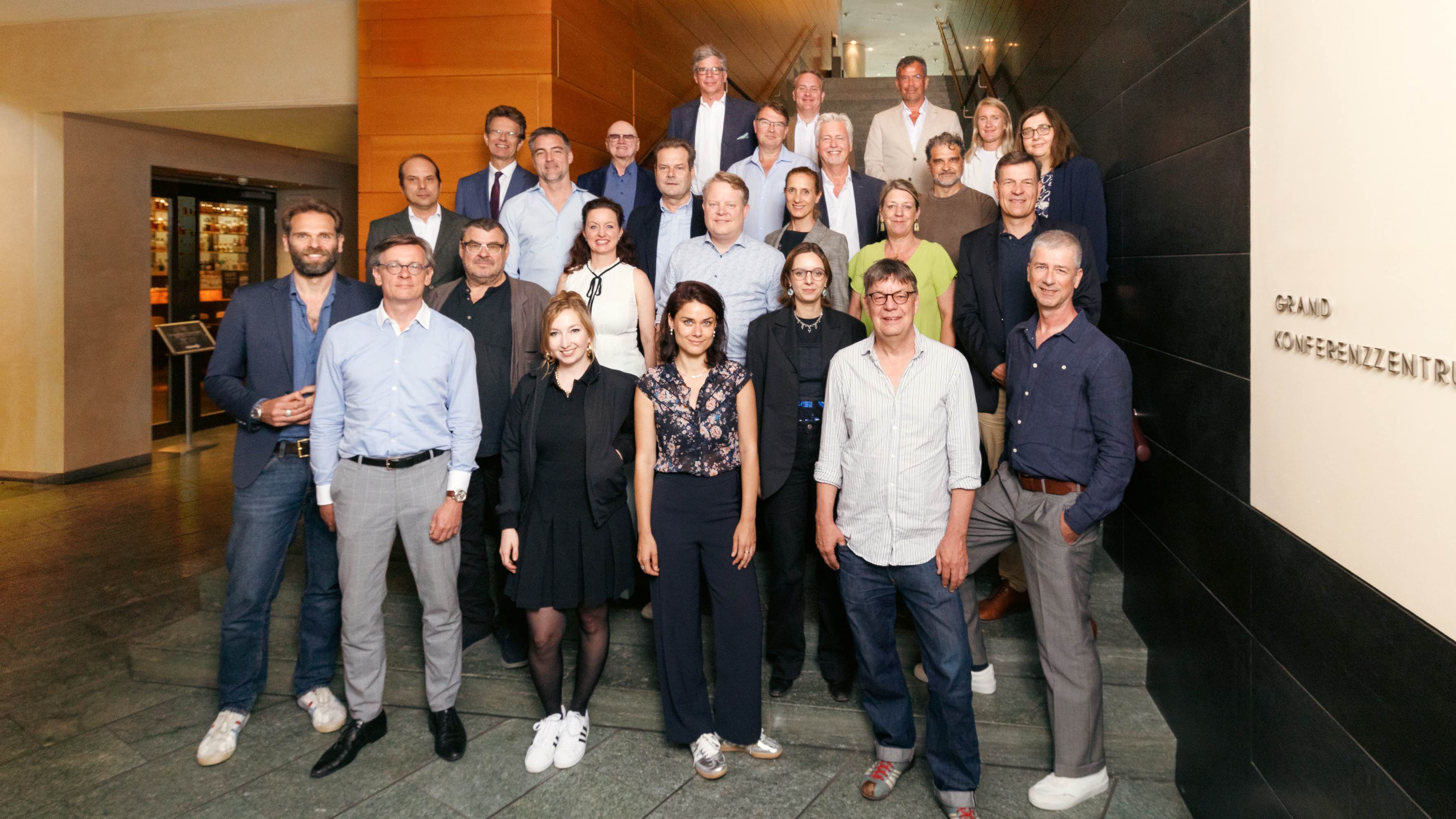Mit dabei bei der Gesellschafter- und Delegiertenversammlung der GVL am 30. Juni 2025 (vorn, von links): Florian Drücke, Eckehard Stier, Nina Graf, Marianne Neumann, Jörg Heidemann und Jör...