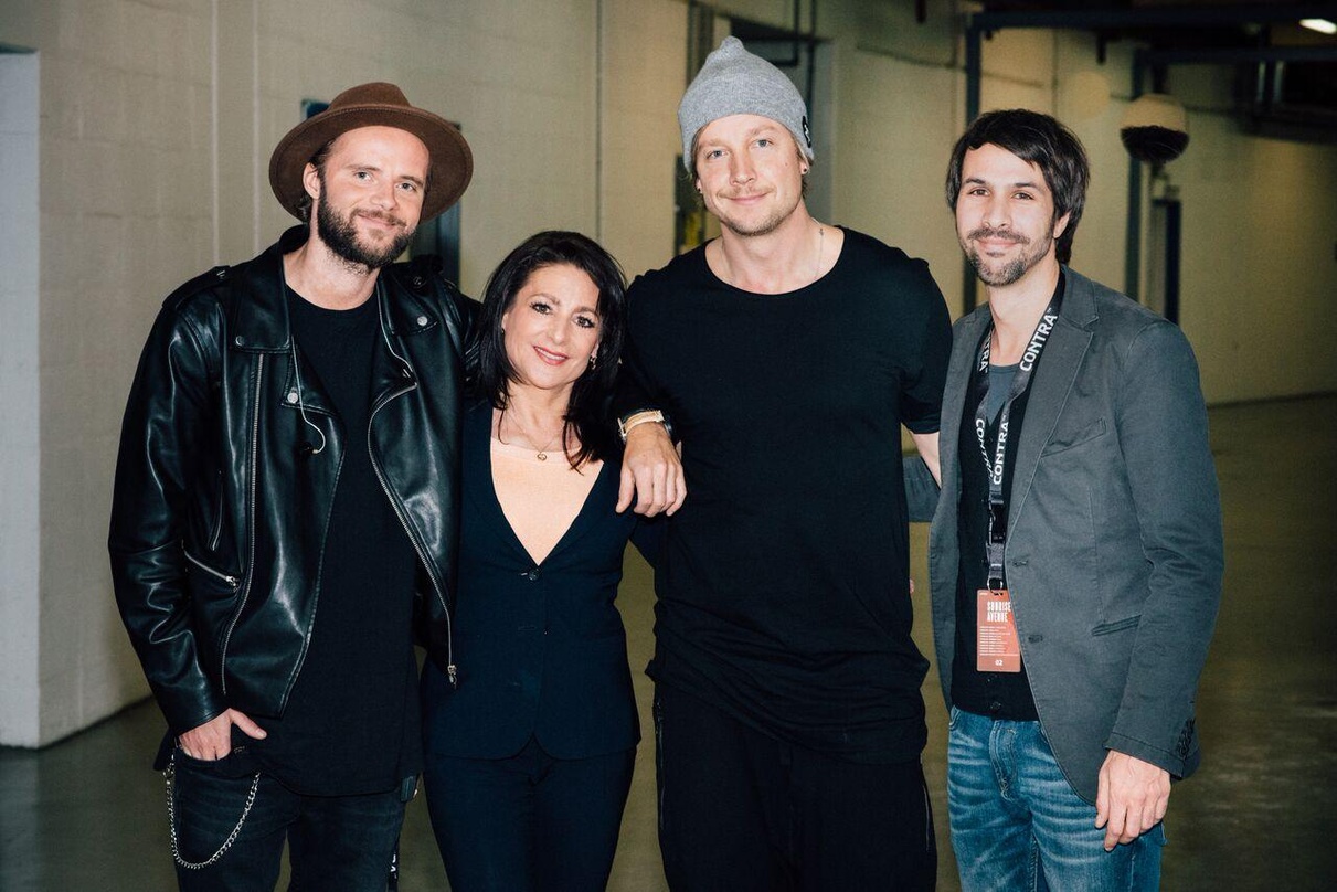 Sie waren am Zustandekommen des BMW-Songs verantwortlich (von links): Niila, Jutta Munz (Projektleiterin des BMW Festivals der BMW Group), Sam Haber (Sunrise Avenue) und Sven Schäferkord (...