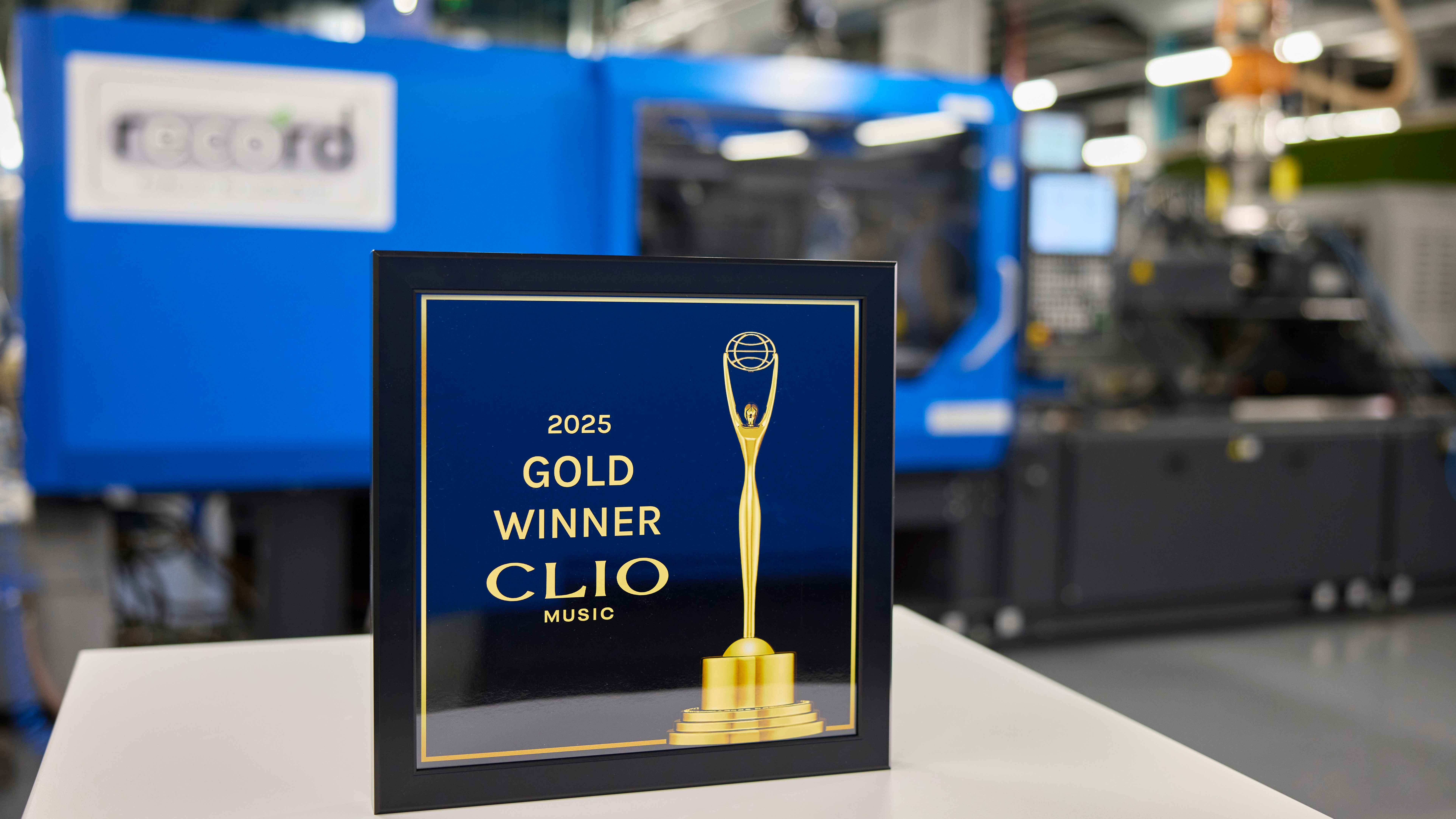 Geht an Sonopress und Warner Music: der Clio Award in Gold für das aktuelle Coldplay-Album.