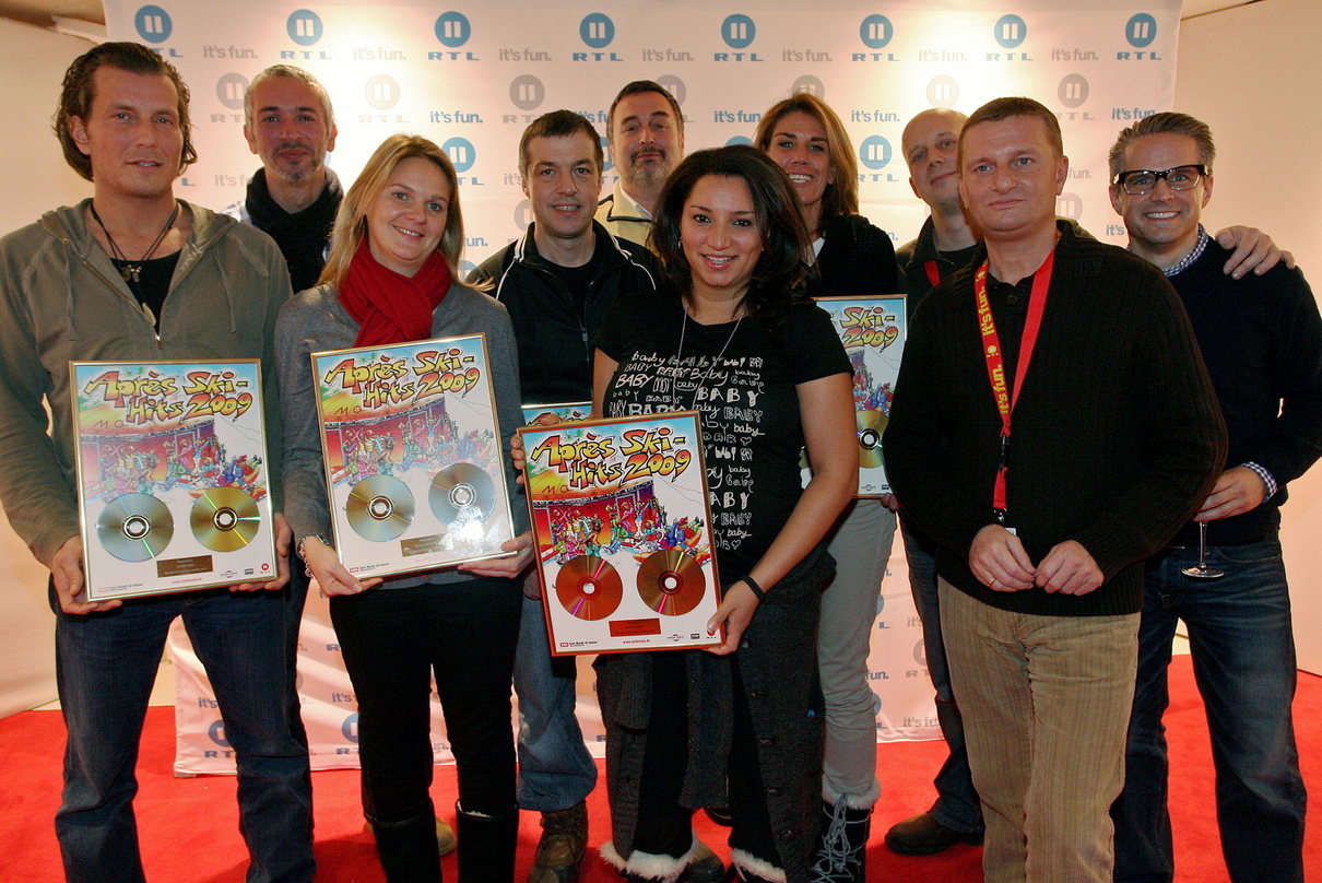 Bei der Gold-Verleihung: die Teams von RTL II, EMI Music Catalogue Marketing und Media Spirit um Dirk Ewald (r., Senior Vice President Catalogue Continental Europe, Japan, Australasia EMI ...