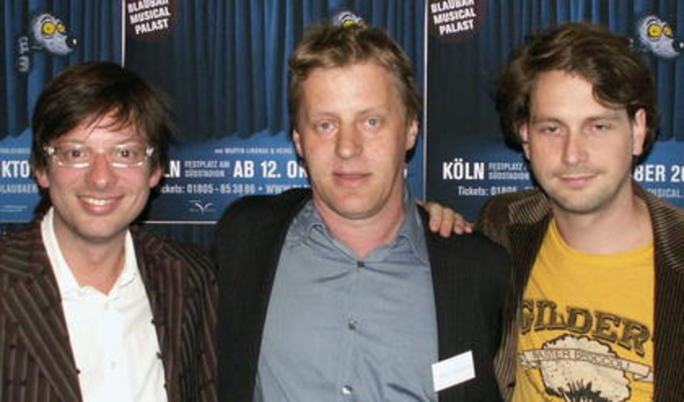 Bringen Käpt'n Blaubär auf die Bühne (v.l.n.r.): Martin Lingnau, Folkert Koopmans und Heiko Wohlgemuth