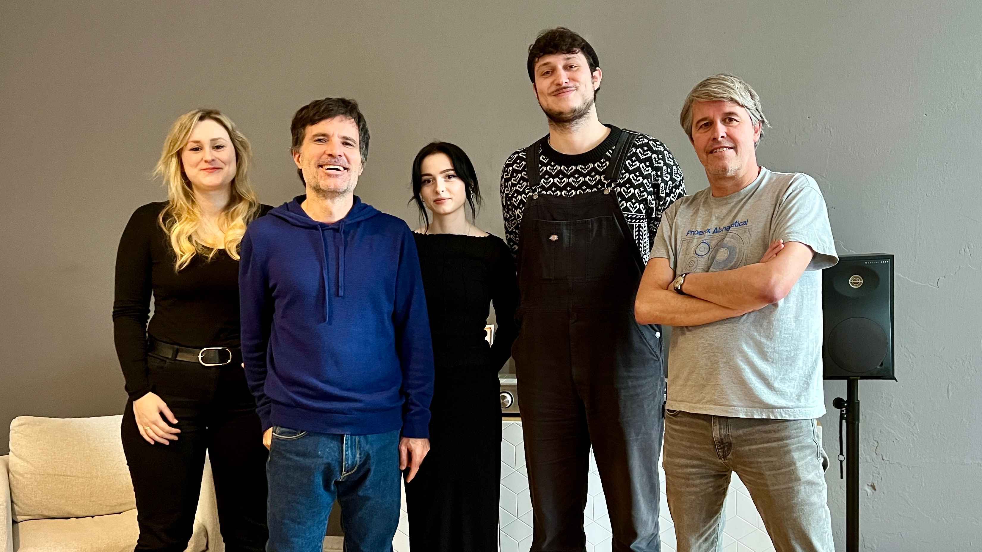 In gemeinsamer Sache (von links): Deborah Brzezinski (Head Of Promotion And Marketing), Stefan Wittich (Head Of Music), Nina Möllenhoff (Marketing Assistant, alle Wagram Stories Berlin), L...