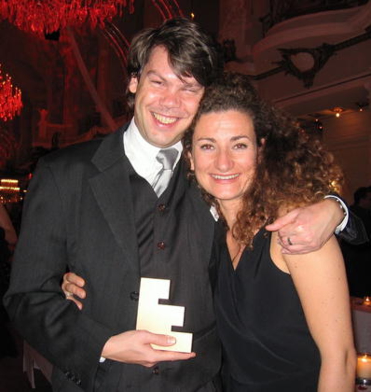 Freuen sich über den Effie: Marc-Matthias Bökle, Marketing Manager Musicload und Susanne Peter, Director Marketing and Sales Musicload
